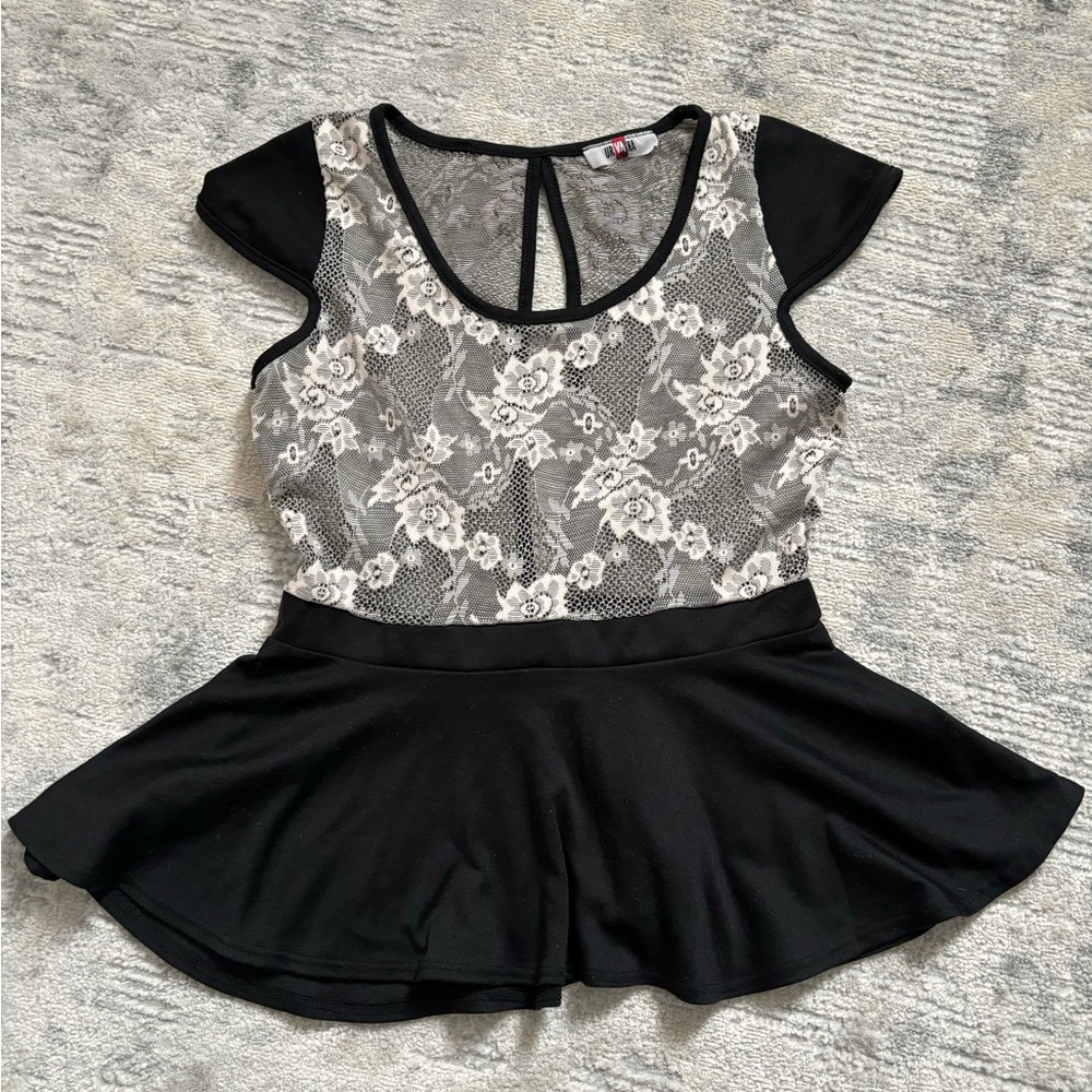 Urvana Short Sleeve Lace Blouse Size S